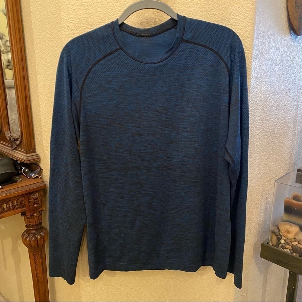 LULULEMON Men Blue Long Sleeve Athletic Top Size Medium